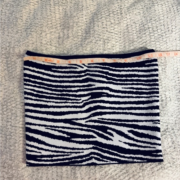 💥Clearance!!💥 Aritzia Babaton strapless cropped bandeau top animal zebra print - Picture 7 of 8